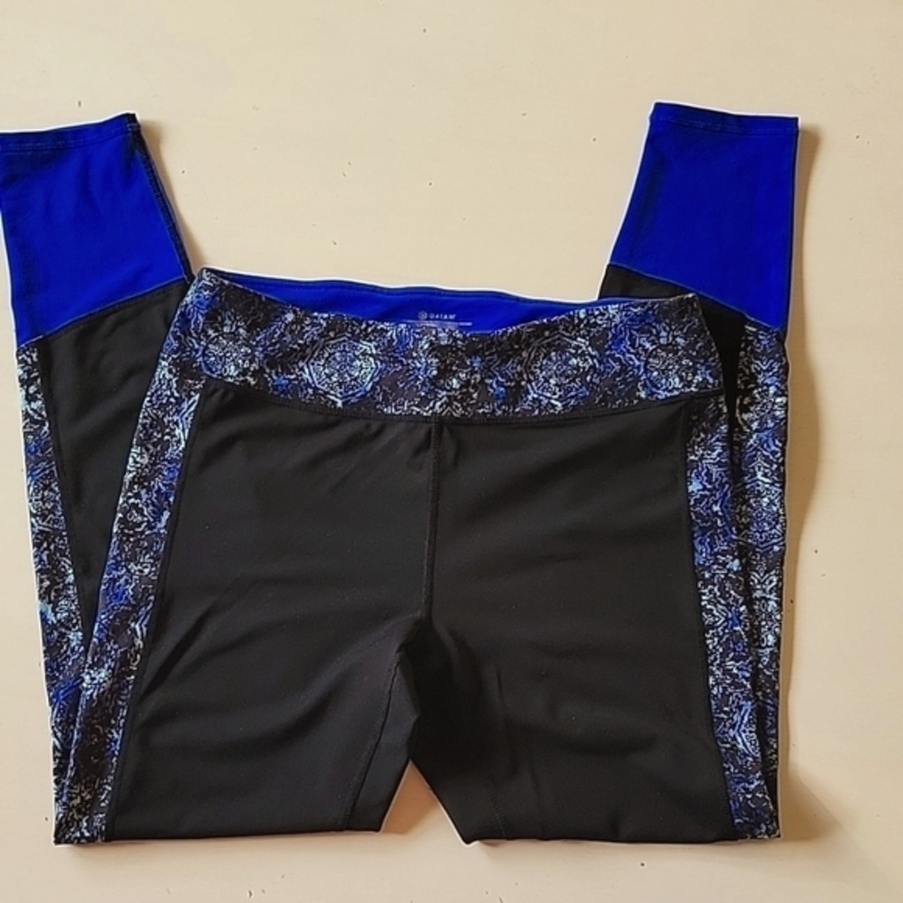 GAIAM BLACK & BLUE LEGGINGS (sz lg)